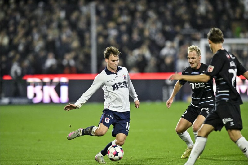 AGF tự tin áp đảo Lech Poznan