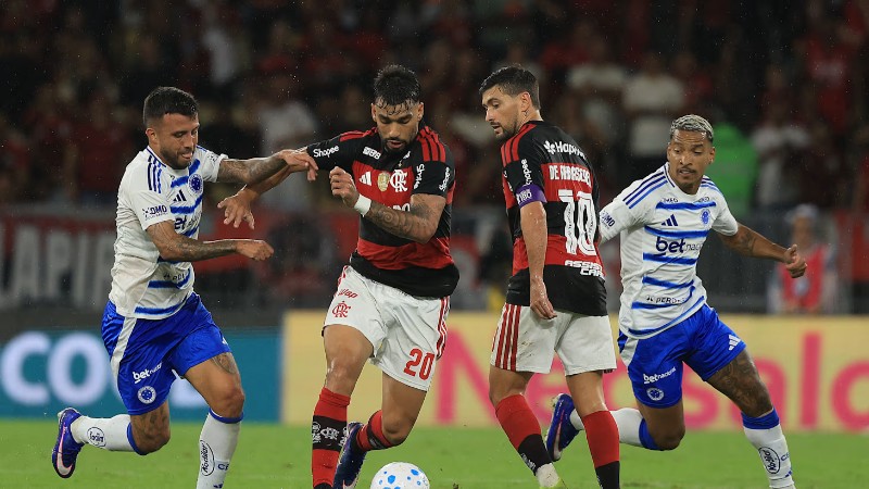 Flamengo được đánh giá nhỉnh hơn Cruzeiro